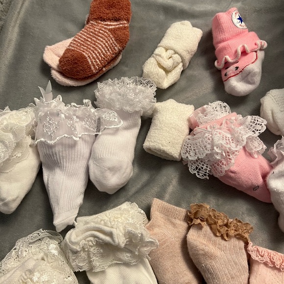 39 EUC nwot pairs baby girl newborn-3 months socks frilly socks fancy socks - Picture 2 of 13